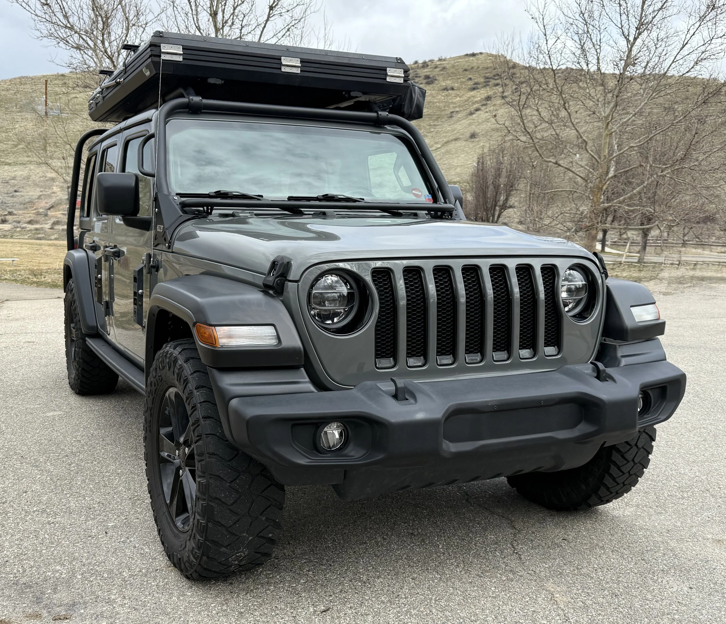 Side profile of the fully equipped overland Jeep